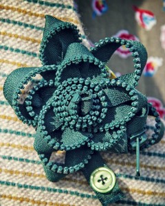 Upcycle a zipper into a brooch