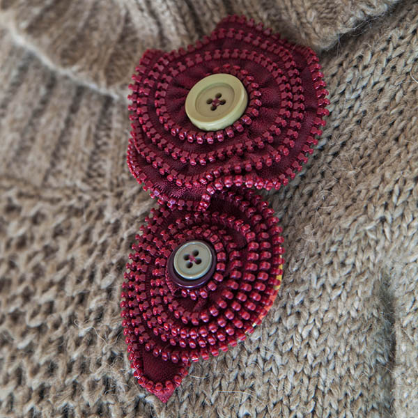 Make a zip brooch!